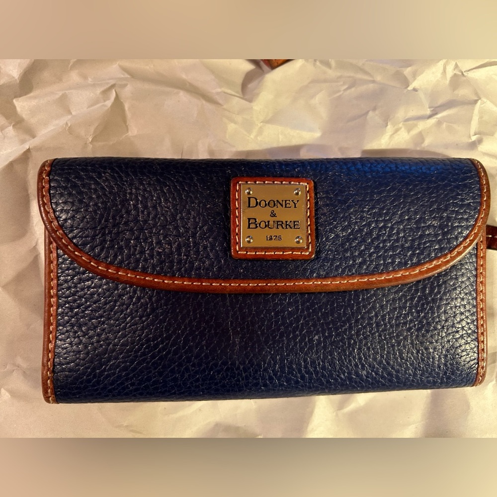 DOONEY & BOURKE Pebble Grain Blue Continental Clutch excellent condition.